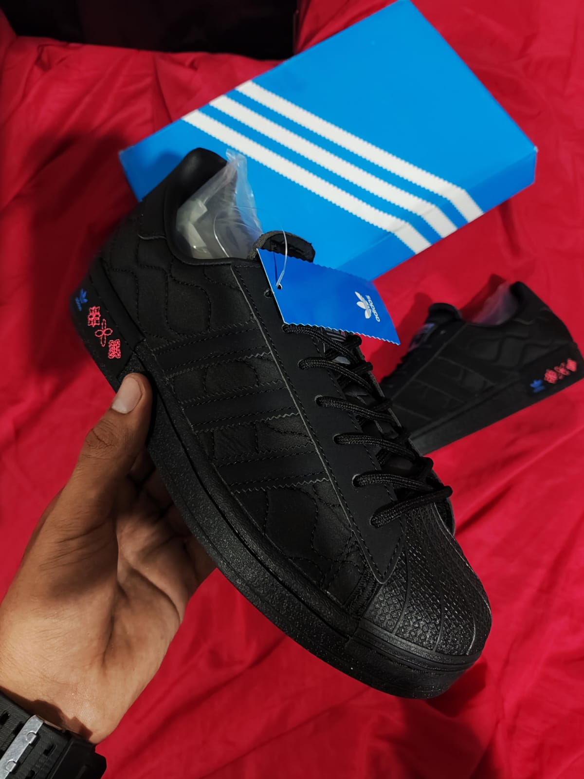 Zapatillas Adidas Superstar Black a 320 soles