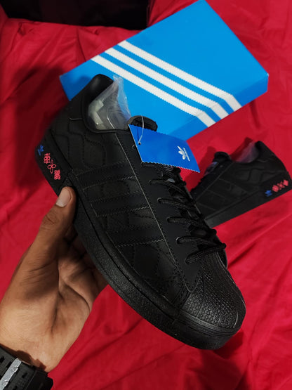 Zapatillas Adidas Superstar Black a 320 soles