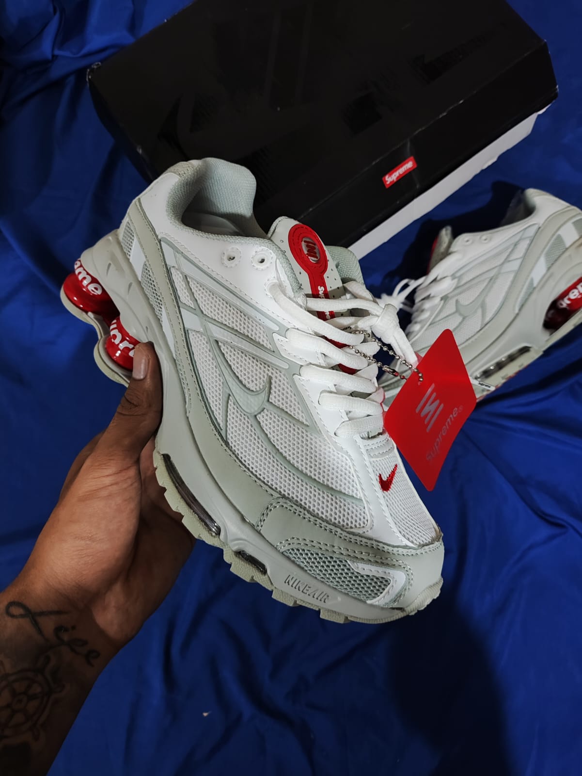 Zapatillas Nike Shox R4 x Supreme a 320 Soles