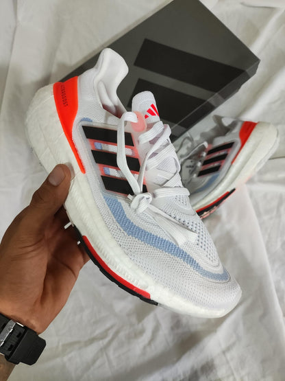 Zapatillas Adidas Ultraboost Light a 320 Soles | 36-45