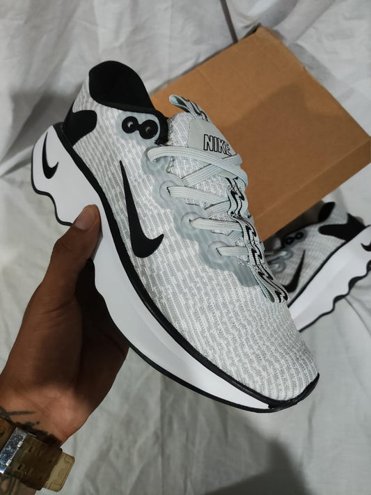 Zapatillas Nike Motiva a 320 soles