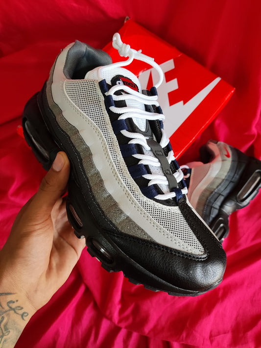 Nike Air Max 95 "Smoke Grey / Track Red"