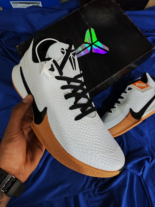 Nike Kobe 11 EM Low