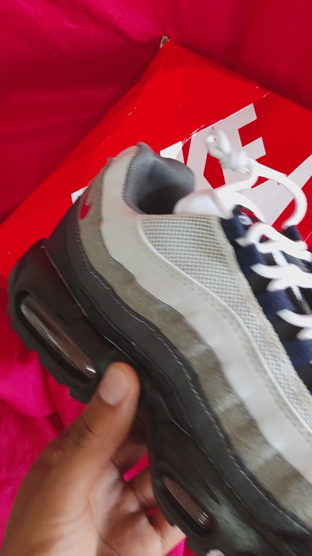 Nike Air Max 95 Smoke Grey Track Red - video